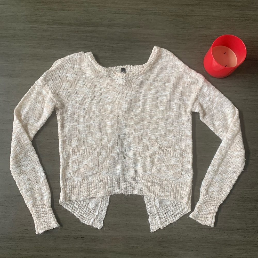 Cropped long sleeve sweater w/ pockets & open back